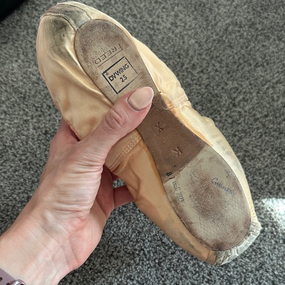 2 pair used Ballet Pointe Shoes - Picture 2 of 4